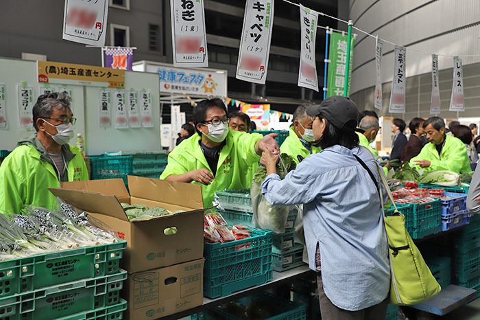 産直野菜販売の様子