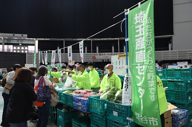 産直野菜の販売の様子