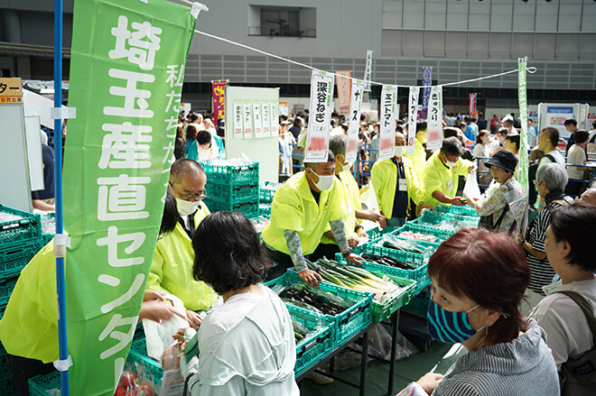 埼玉産直センターの産直野菜の販売の様子