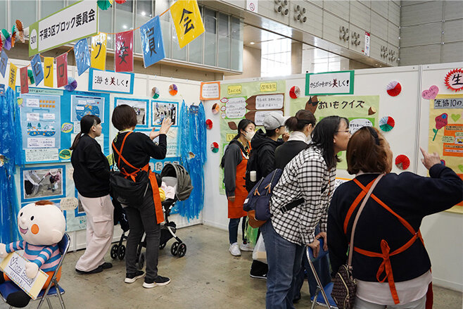 食、環境、防災・減災、健康、子ども支援などについての展示やクイズなどで学び、楽しく交流しました