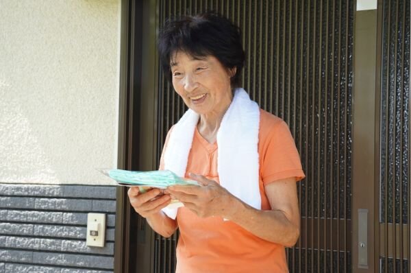 タオルをお届けした組合員の様子