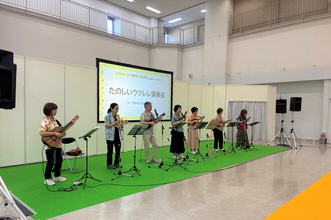 たのしいウクレレ演奏会の様子
